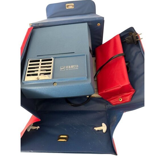 GAF View-Master 30-Watt Standard Projector W/ Red Carrying Case & Power Cord Vin - Picture 2 of 4